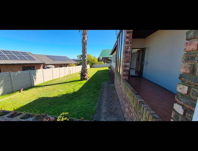 4 BEDROOM HOUSE FOR SALE IN DANA BAY